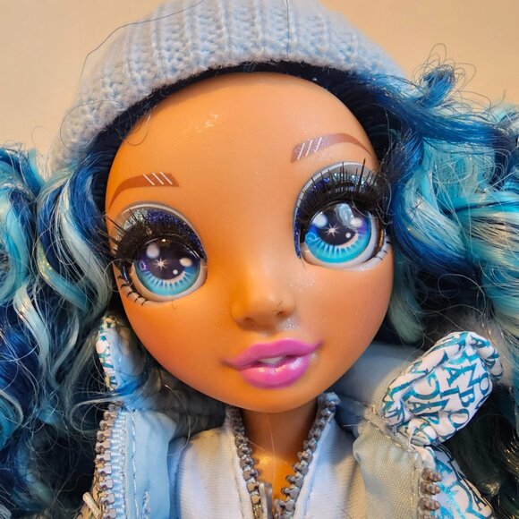 MGA Entertainment Rainbow High Winter Break Skyler Bradshaw Doll w/ Outfit 10.5" - Picture 2 of 12